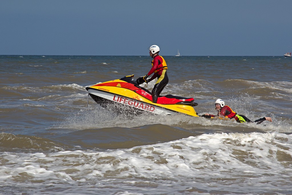 sar katwijk aan zee knrm evenement event festival reddingsdemonstratie search and rescue hulp Abraham Fock crashtender reddingsboot sos hulp in nood scheepsramp